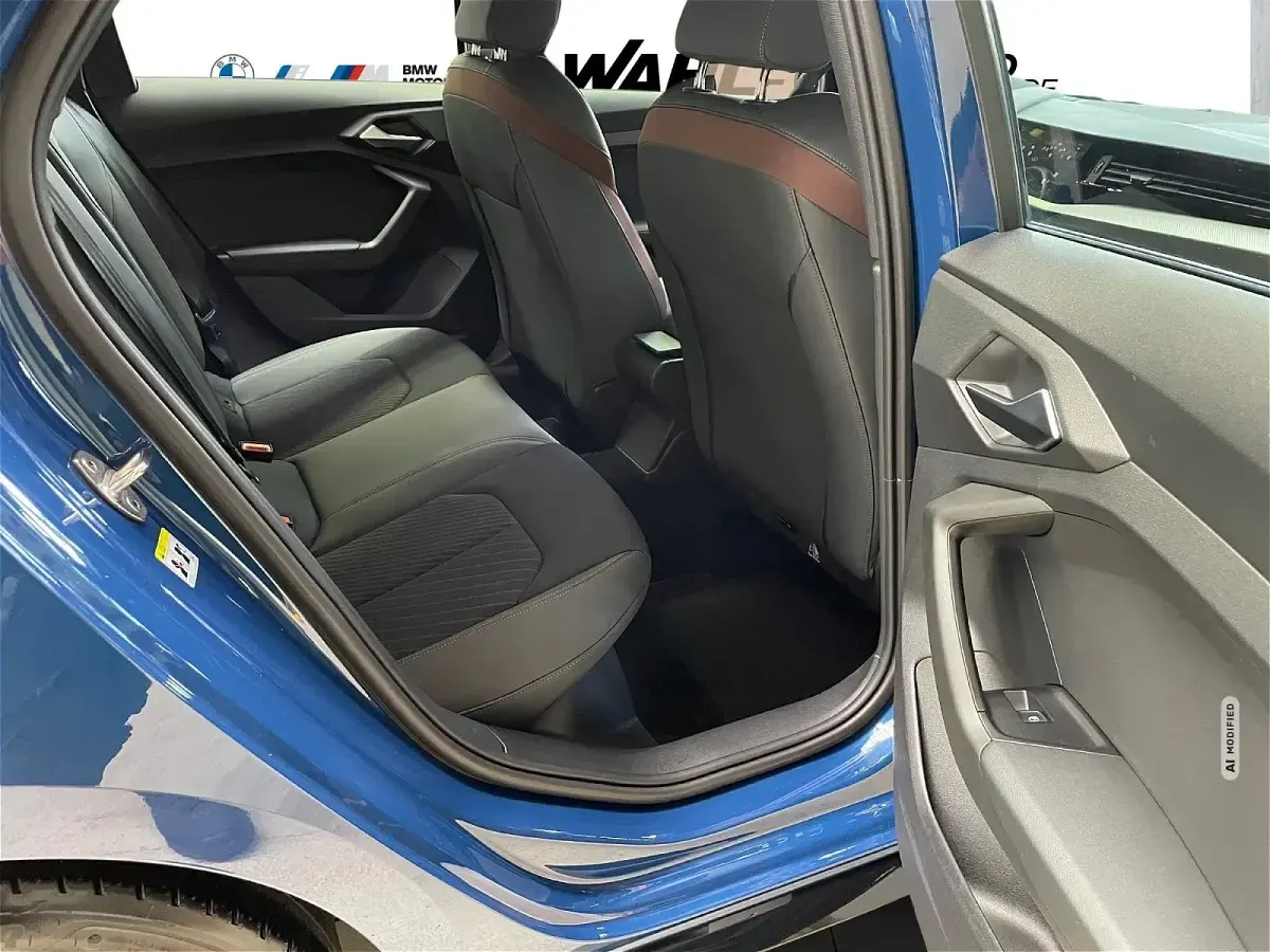 Gebraucht Audi A1 Sportback Competition 207 PS (152 kW) 2023 Blau metallic Kleinwagen