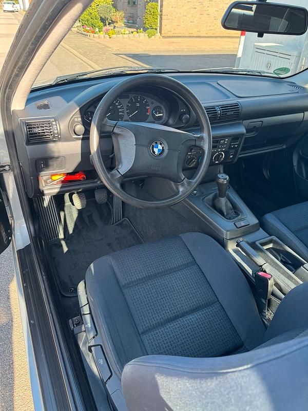 Second-hand BMW 316 1996 Gri Berlinǎ