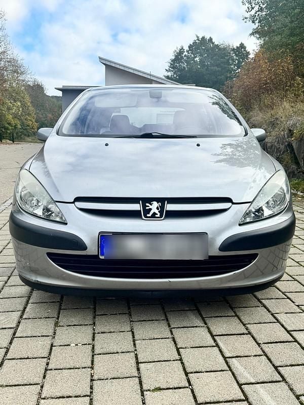 Grau Gebraucht 2004 Peugeot 307 Kleinwagen | 300 € (Superpreis) - Bild 1/4