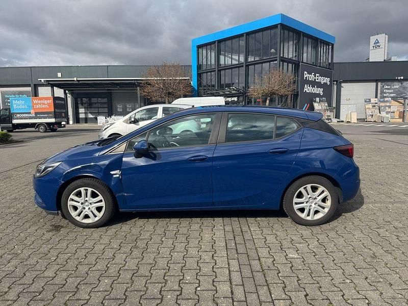 Gebraucht Opel Astra 105 PS (77 kW) 2019 Blau Limousine