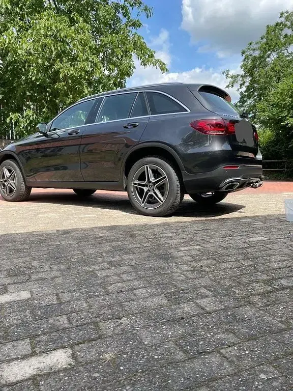Gebraucht Mercedes GLC300e 306 PS (225 kW) 2020 Grau SUV