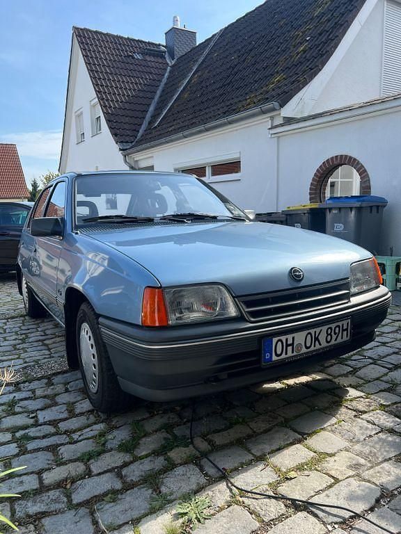 Blau Gebraucht 1989 Opel Kadett Kombi | 4.500 € - Bild 1/4