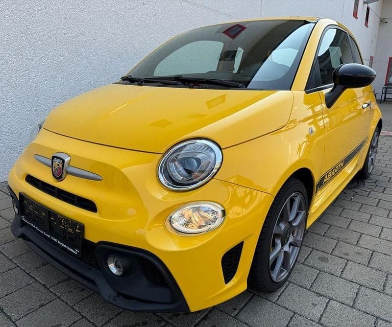 Gelb Gebraucht 2020 Abarth 595 70th Anniversary Kleinwagen | 13.990 € (Fairer Preis) - Bild 1/4