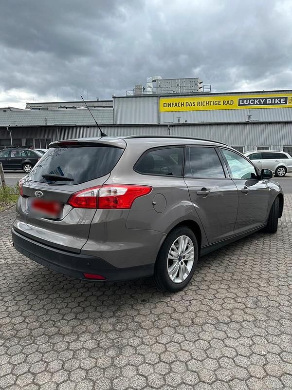 Gebraucht Ford Focus 116 PS (85 kW) 2011 Braun Kombi