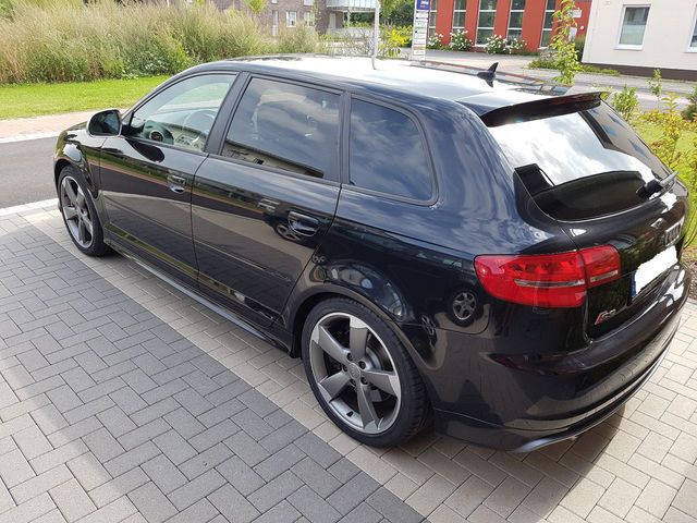 Gebraucht Audi S3 Sportback 265 PS (194 kW) 2009 Schwarz metallic Kleinwagen