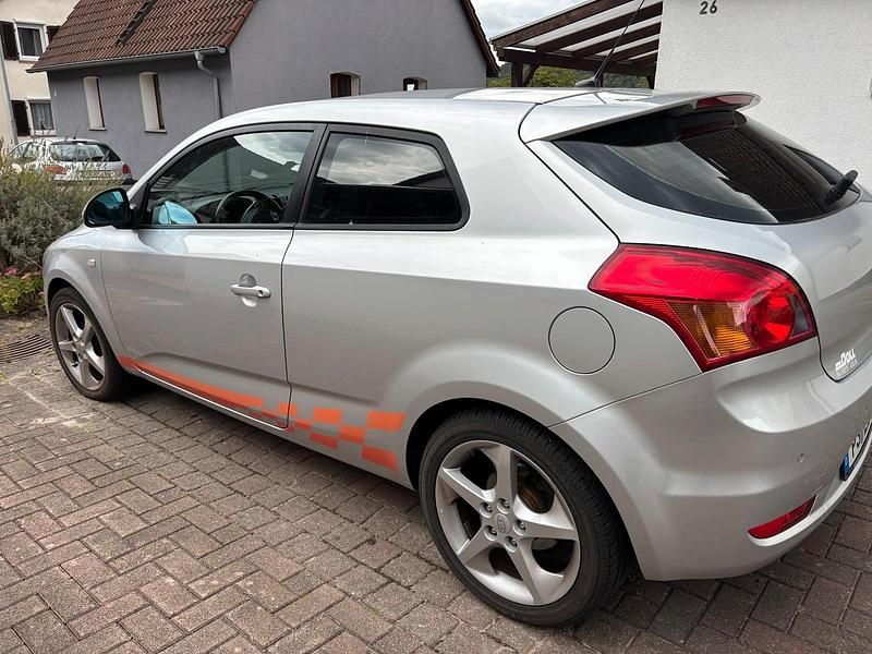 Gebraucht Kia ProCeed 140 PS (102 kW) 2008 Grau Kleinwagen