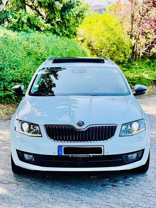 Weiß Gebraucht 2017 Skoda Octavia Kombi | 12.499 € (Fairer Preis) - Bild 1/4