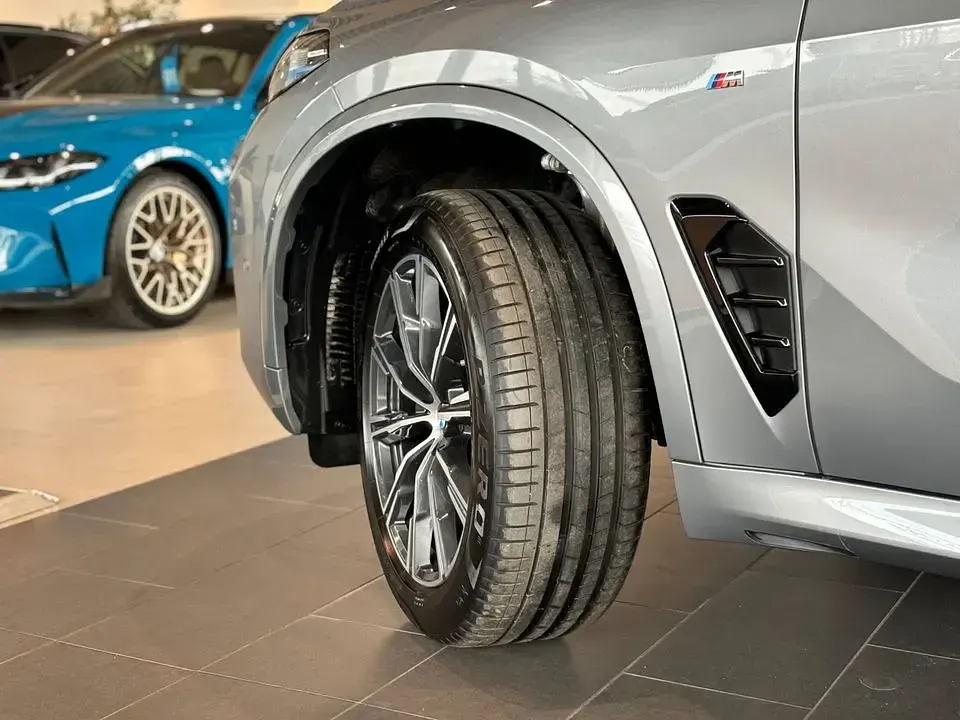 Gebraucht BMW X5 Performance 352 PS (258 kW) 2025 Grau SUV