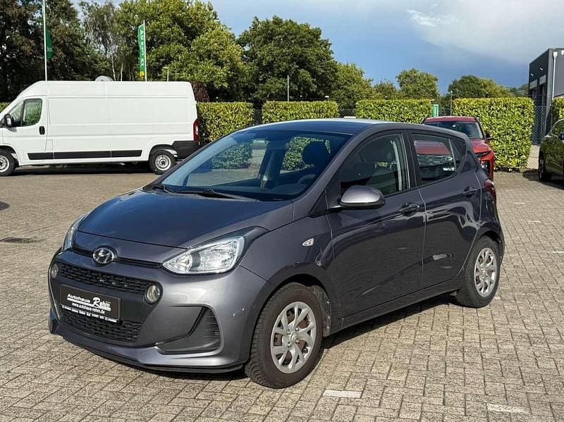 Star dust Gebraucht 2017 Hyundai i10 Classic Kleinwagen | 10.490 € (Fairer Preis) - Bild 1/4