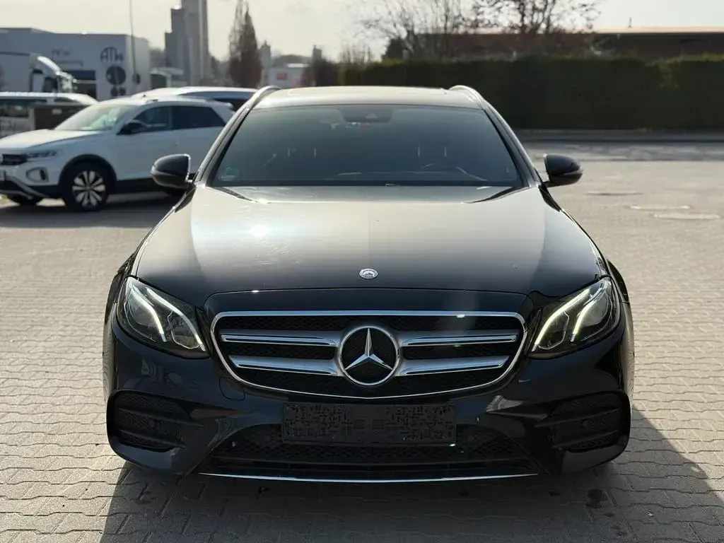 Gebraucht Mercedes E220 AMG 194 PS (142 kW) 2017 Schwarz Kombi