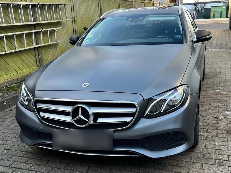 Gebraucht Mercedes E220 194 PS (142 kW) 2017 Grau Kombi
