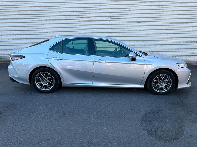 Gebraucht Toyota Camry 218 PS (160 kW) 2023 Silber Limousine