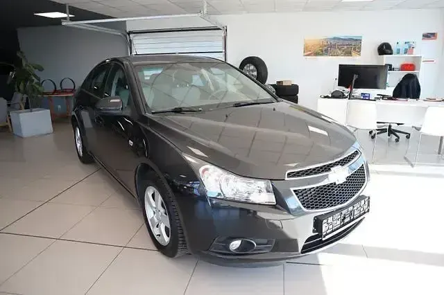 Gebraucht Chevrolet Cruze LS 113 PS (83 kW) 2011 Carbon flash Limousine