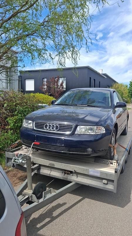 Second-hand Audi A4 125 CP (91 kW) 1999 Albastru Berlinǎ