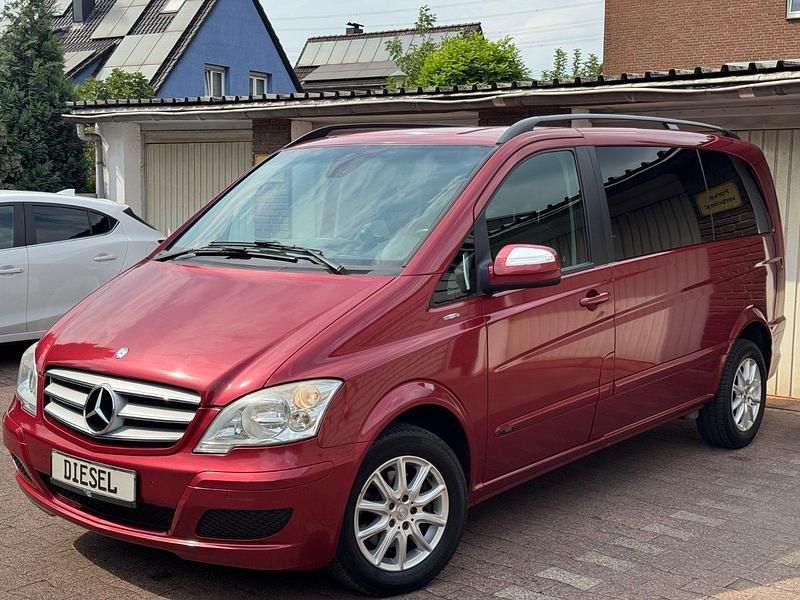 Rot Gebraucht 2011 Mercedes Viano Edition Van / Kleinbus | 12.800 € (Guter Preis) - Bild 1/4