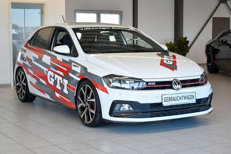 Weiß Gebraucht 2018 VW Polo Beats Limousine | 17.999 € (Fairer Preis) - Bild 1/4