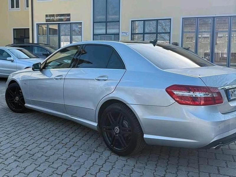 Gebraucht Mercedes E220 170 PS (125 kW) 2011 Grau Limousine