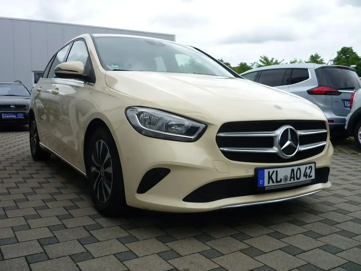 Gebraucht Mercedes B180 Style 116 PS (85 kW) 2021 Beige Kleinwagen