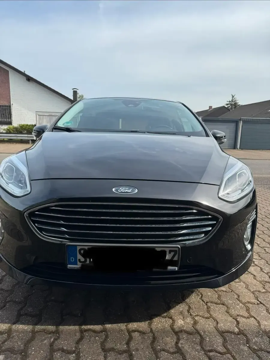 Gebraucht Ford Fiesta 100 PS (73 kW) 2018 Schwarz Kleinwagen