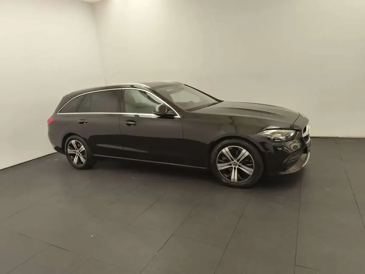 Gebraucht Mercedes C220 Avantgarde 200 PS (147 kW) 2023 Obsidianschwarz metallic Kombi