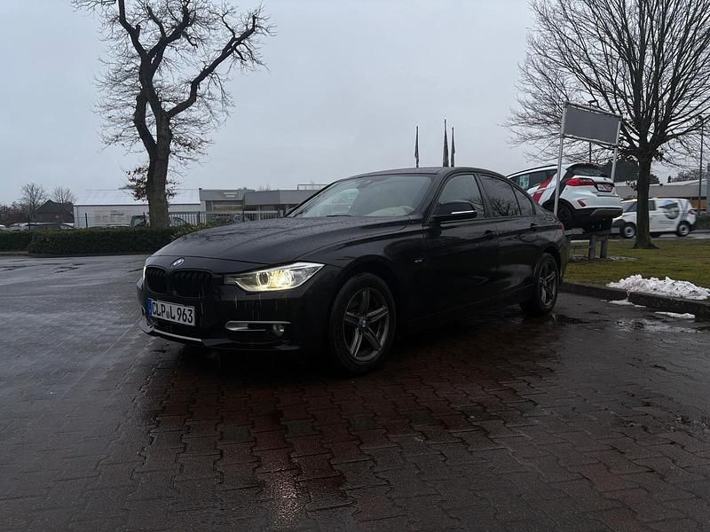 Gebraucht BMW 320 184 PS (135 kW) 2013 Schwarz Limousine