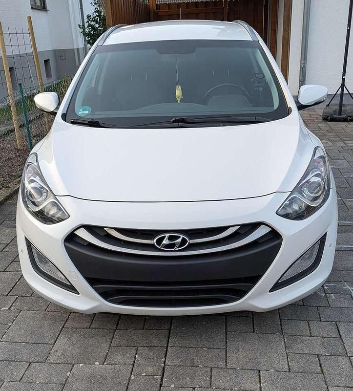 Gebraucht Hyundai i30 Style 135 PS (99 kW) 2015 Weiß Kombi