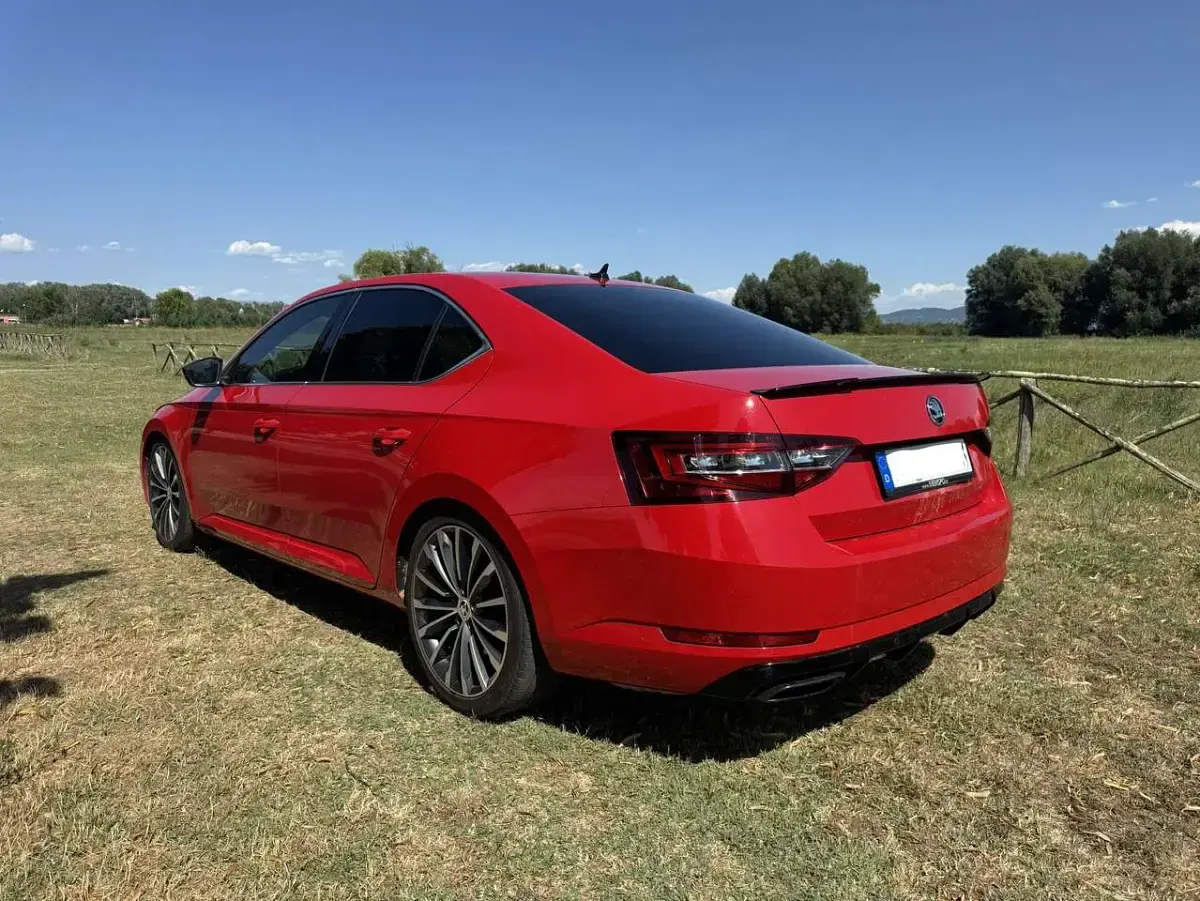 Gebraucht Skoda Superb LAURIN & KLEMENT 280 PS (205 kW) 2016 Rot Limousine