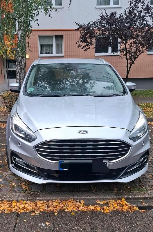 Silber Gebraucht 2020 Ford S-MAX S Van / Kleinbus | 15.500 € - Bild 1/4