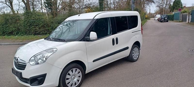 Gebraucht Opel Combo Edition 95 PS (69 kW) 2016 Weiß Van / Kleinbus