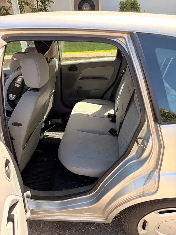 Gebraucht Ford Fiesta 60 PS (44 kW) 2002 Silber Kleinwagen