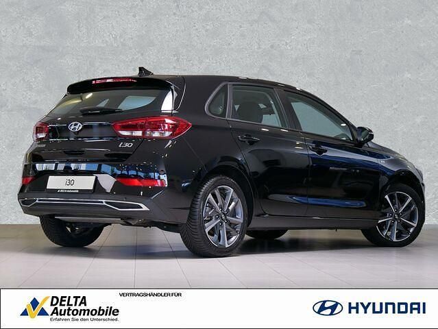 Gebraucht Hyundai i30 Comfort 160 PS (117 kW) 2023 Schwarz Limousine