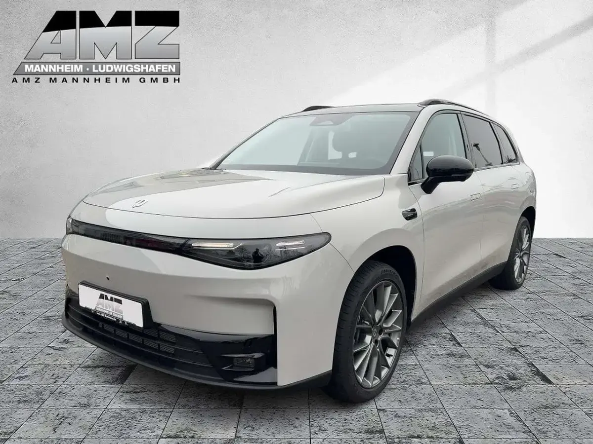 Gebraucht Leapmotor C10 215 PS (158 kW) 2025 Tundra grey SUV