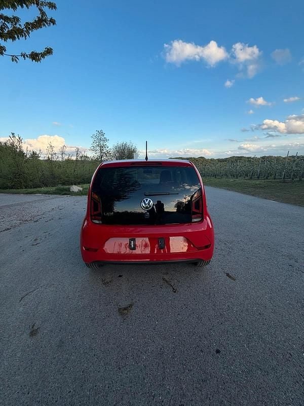 Usado VW up! Sound 95 CV (69 kW) 2017 Rojo Utilitario