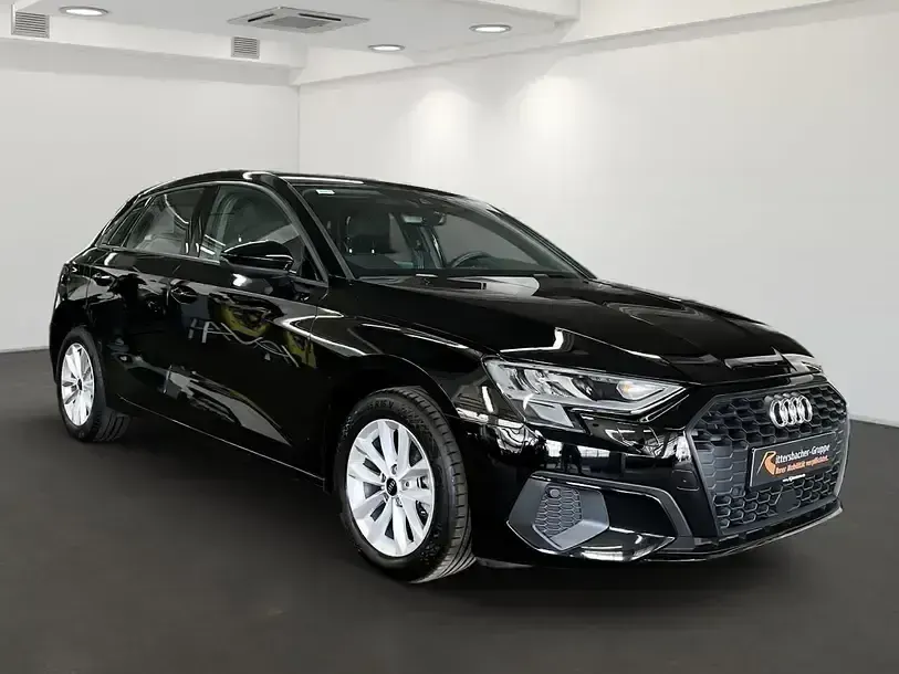 Gebraucht Audi A3 Ambiente 150 PS (110 kW) 2023 Brillantschwarz Limousine