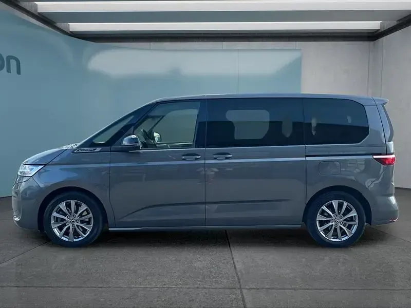 Gebraucht VW Multivan 150 PS (110 kW) 2022 Grau Van / Kleinbus