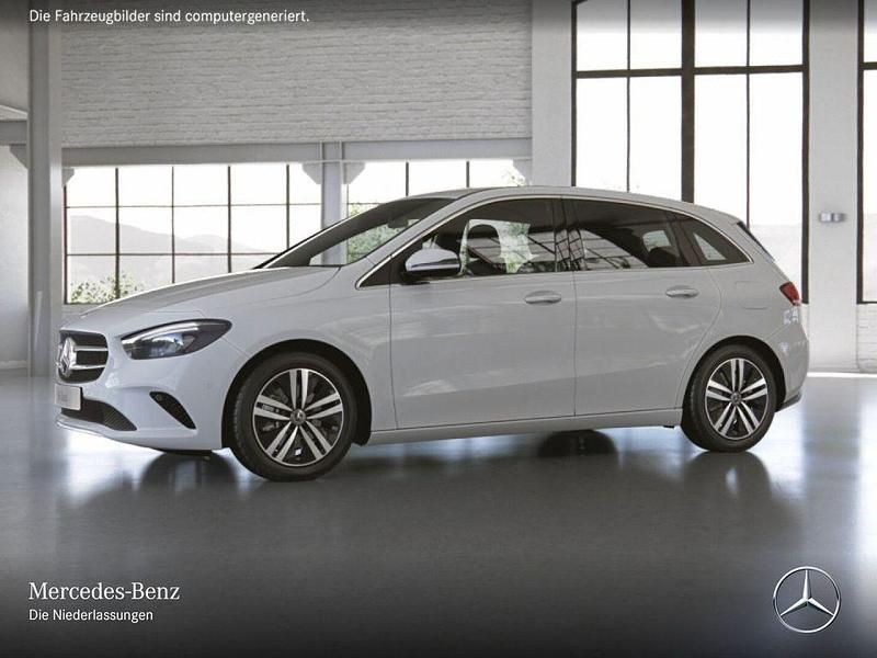 Gebraucht Mercedes B200 Progressive 163 PS (119 kW) 2022 Weiß Van / Kleinbus