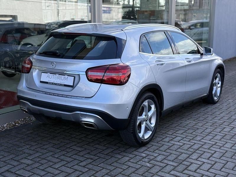 Gebraucht Mercedes GLA180 122 PS (89 kW) 2019 Iridiumsilber SUV