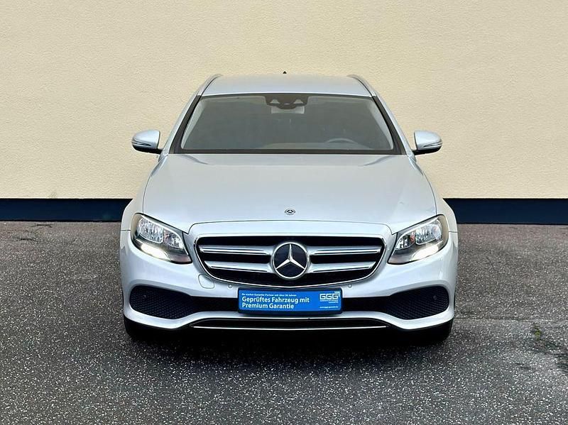 Gebraucht Mercedes E220 194 PS (142 kW) 2018 Silber Kombi