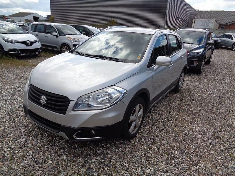 Grau Gebraucht 2016 Suzuki SX4 S-Cross Comfort+ SUV | 6.100 € (Fairer Preis) - Bild 1/4
