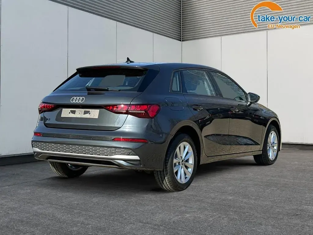 Neu Audi A3 Basis 150 PS (110 kW) 2026 Grau Limousine