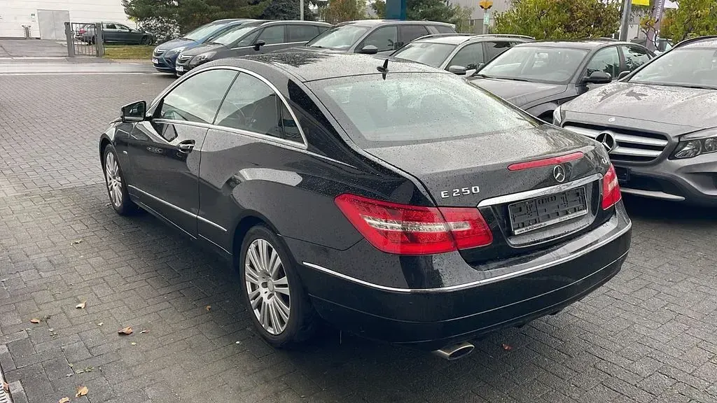 Gebraucht Mercedes E250 204 PS (150 kW) 2010 Schwarz Coupé