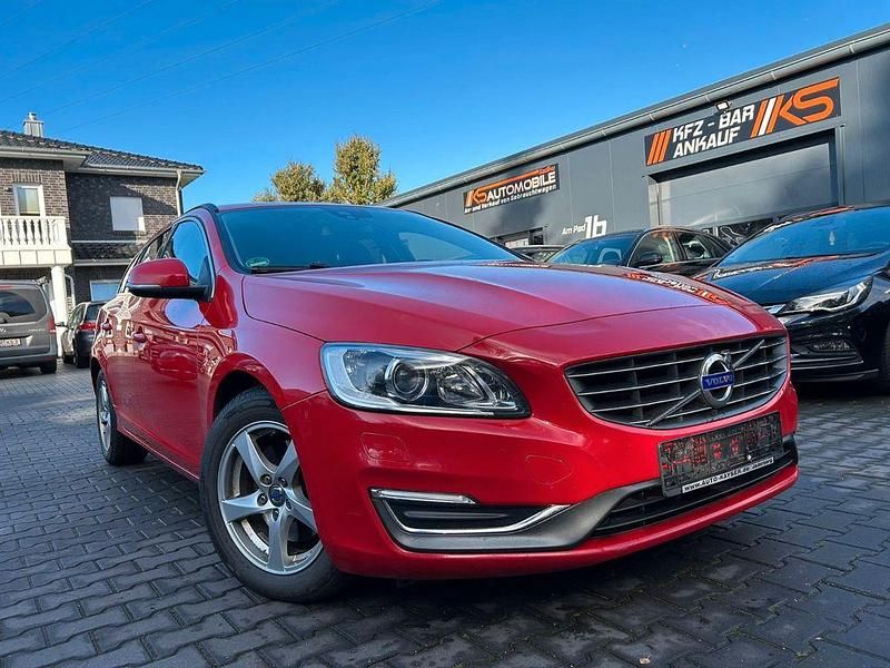 Rot Gebraucht 2014 Volvo V60 Momentum Kombi | 8.950 € (Fairer Preis) - Bild 1/4