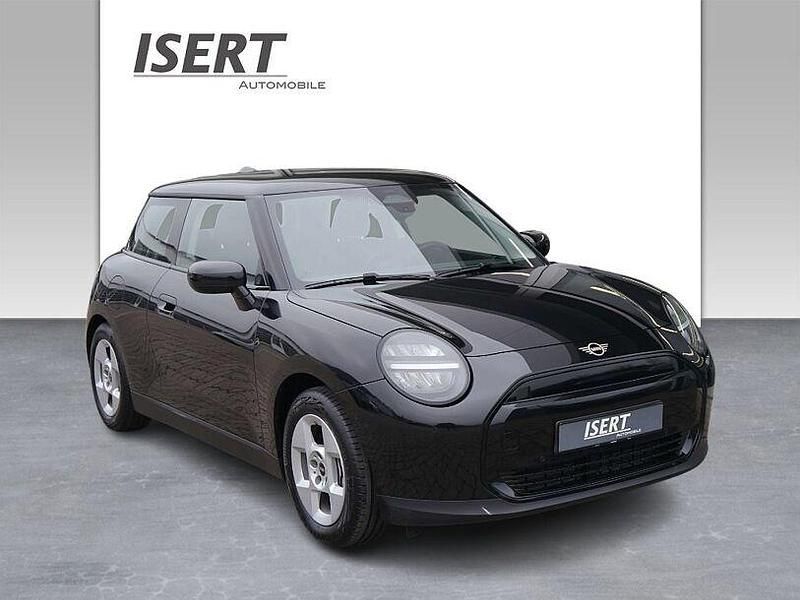Schwarz Gebraucht 2025 Mini Cooper Essential Kleinwagen | 25.880 € (Guter Preis) - Bild 1/4
