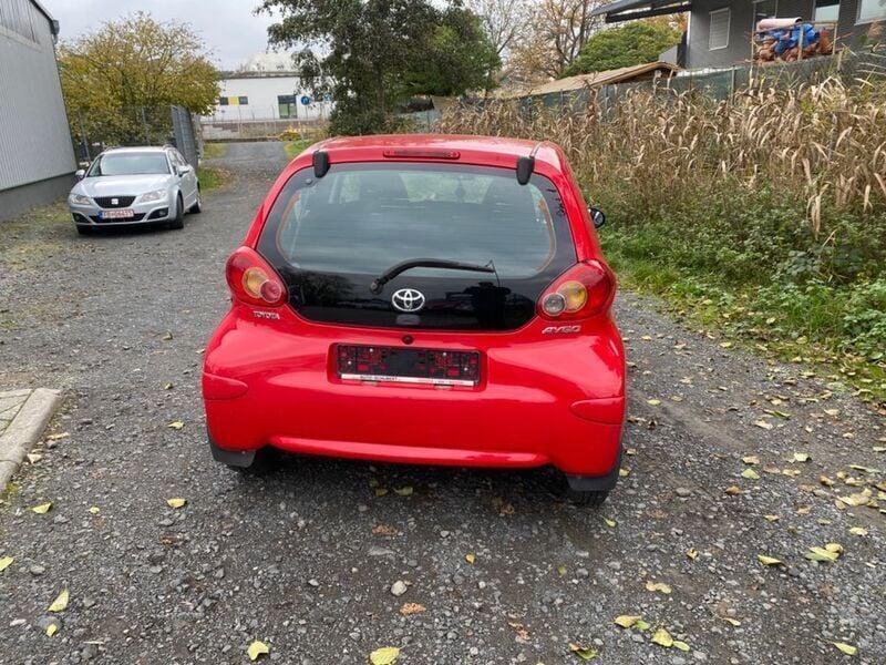 Gebraucht Toyota Aygo 68 PS (50 kW) 2007 Rot Kleinwagen