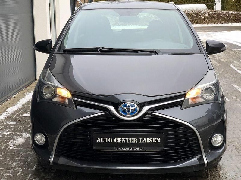 Gebraucht Toyota Yaris Hybrid Comfort 101 PS (74 kW) 2015 Grau Kleinwagen