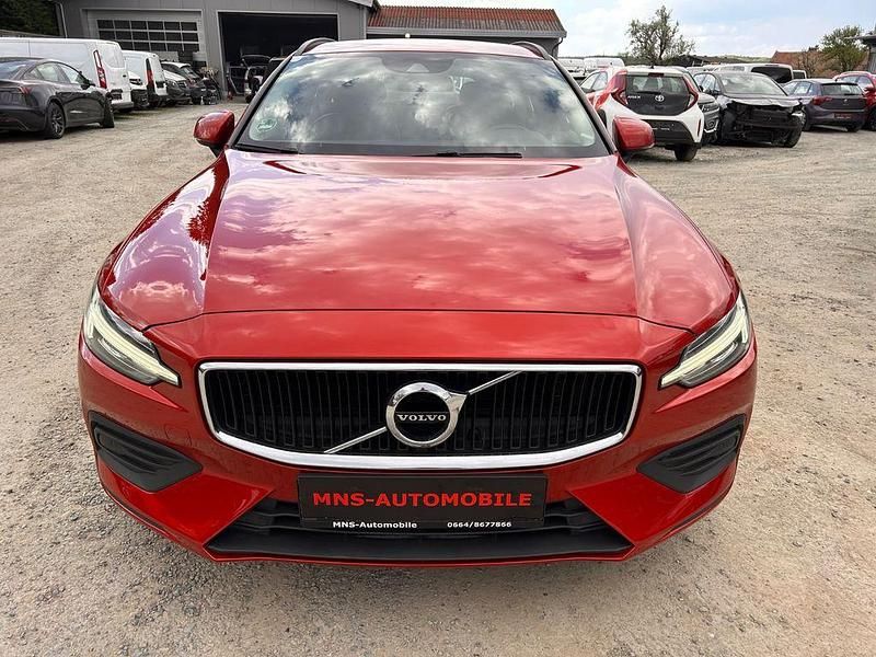 Gebraucht Volvo V60 Momentum 150 PS (110 kW) 2019 Rot Kombi