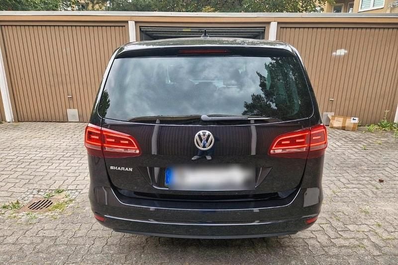 Schwarz Gebraucht 2025 VW Sharan Van / Kleinbus | 28.900 € (Superpreis) - Bild 1/4