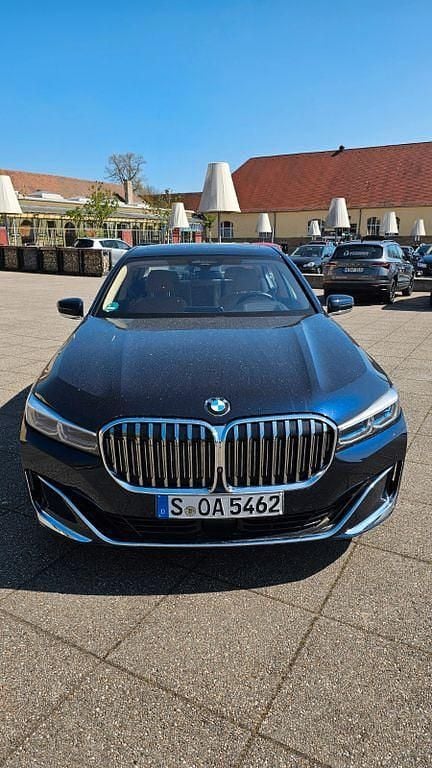Gebraucht BMW 740 Sport Line 340 PS (250 kW) 2019 Blau Limousine
