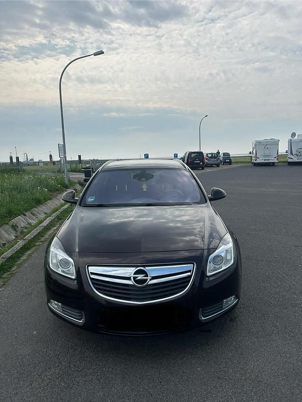 Braun Gebraucht 2013 Opel Insignia Kombi | 4.999 € (Guter Preis) - Bild 1/4
