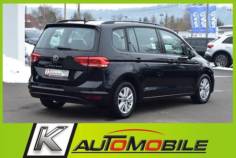 Gebraucht VW Touran 150 PS (110 kW) 2024 Schwarz Van / Kleinbus